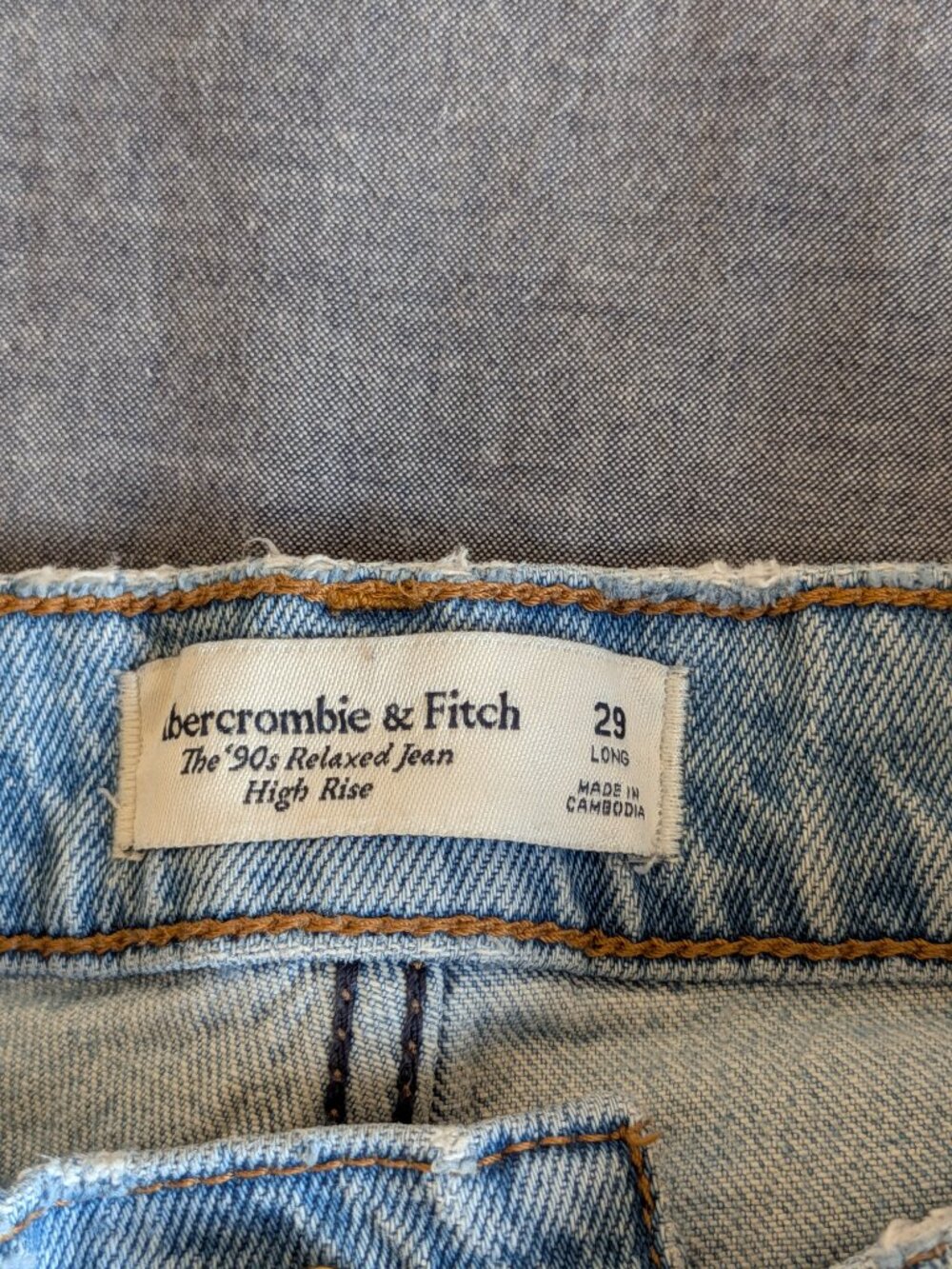 A&F Relaxed Jean High Rise. - Picture 5 of 9